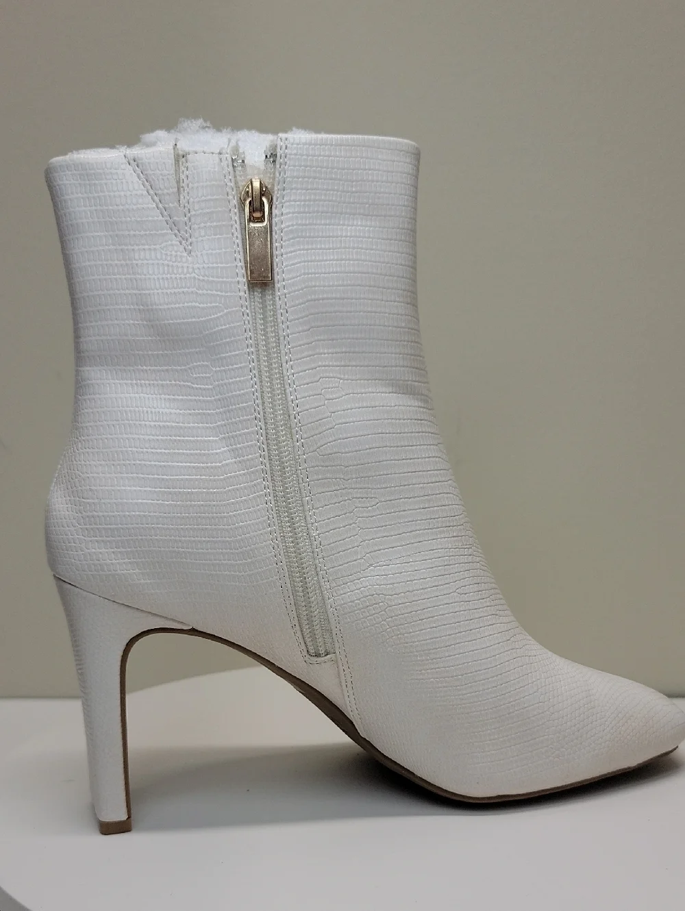 JOURNEE COLLECTION -NEW IN BOX- WHITE LIZARD EMBOSSED BOOTIE Sz 9.5
